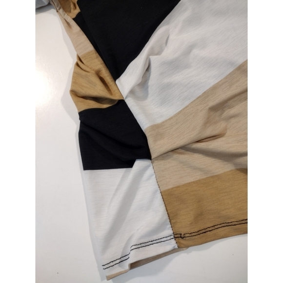 Flower & Feather color block shirt with keyhole back - Picture 3 of 10